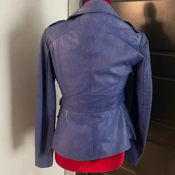 Women’s Alexander McQueen authentic leather jacket size 38 is US 2-4